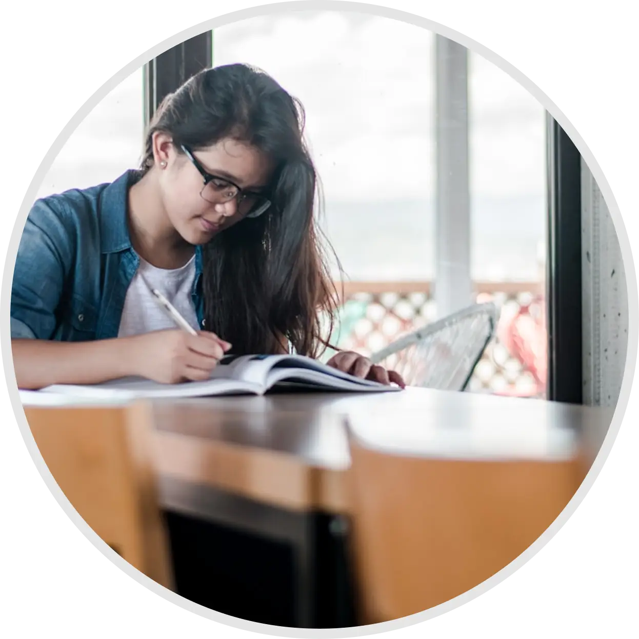 留学生支援を強化し、学校の国際競争力を高める