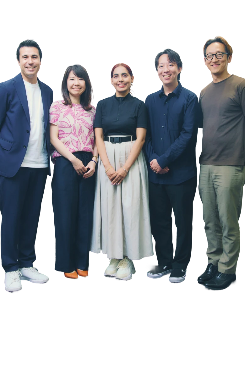 社員が並んでいる写真